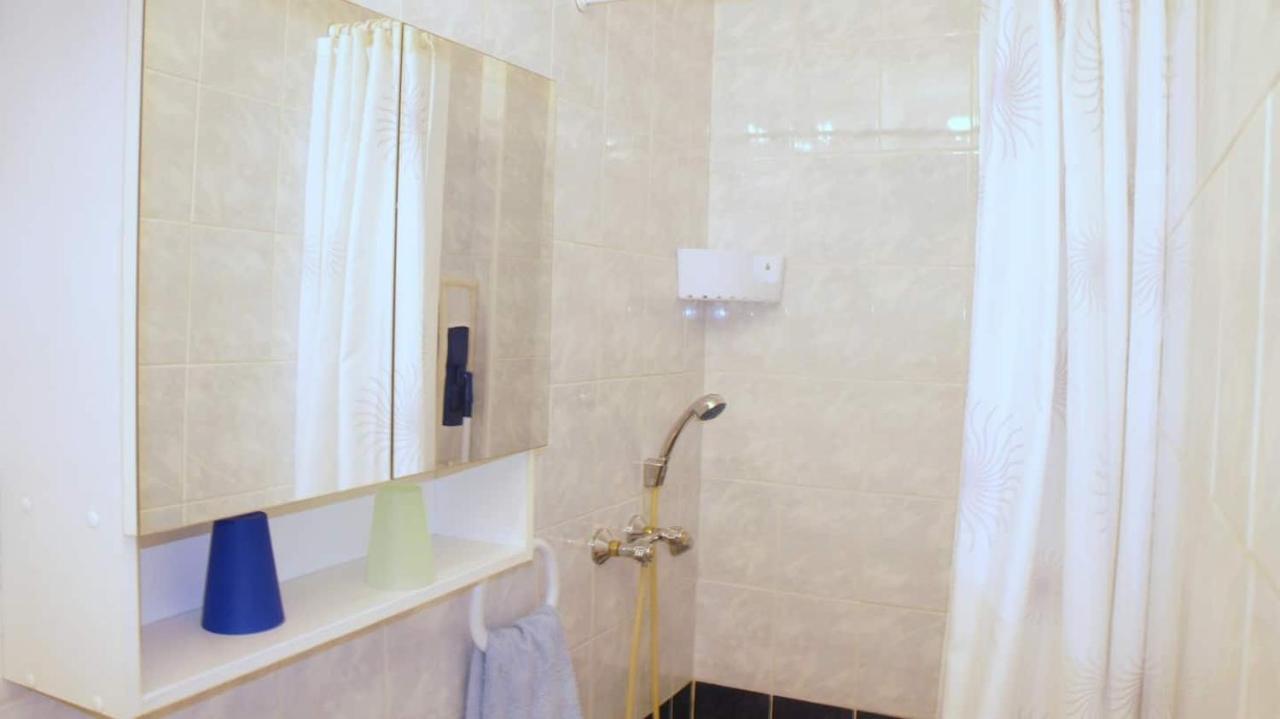 Iva New With Private Bathroom Gasthof